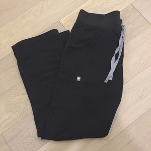XS Petite FIGS Kade Cargo Scrub Pants Black